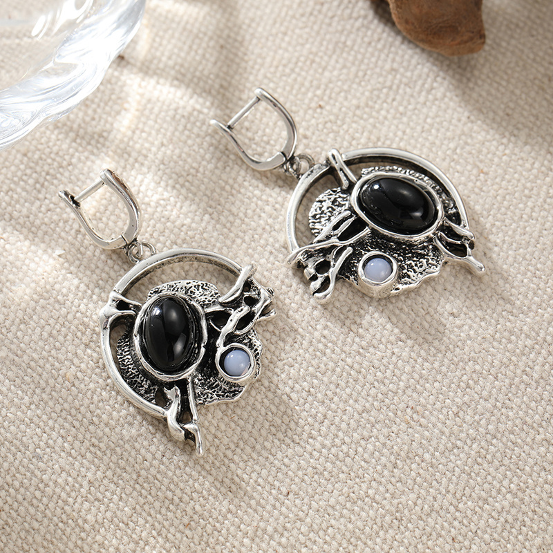 Vintage Bohemian Irregular Hollow Ear Buckle Earrings